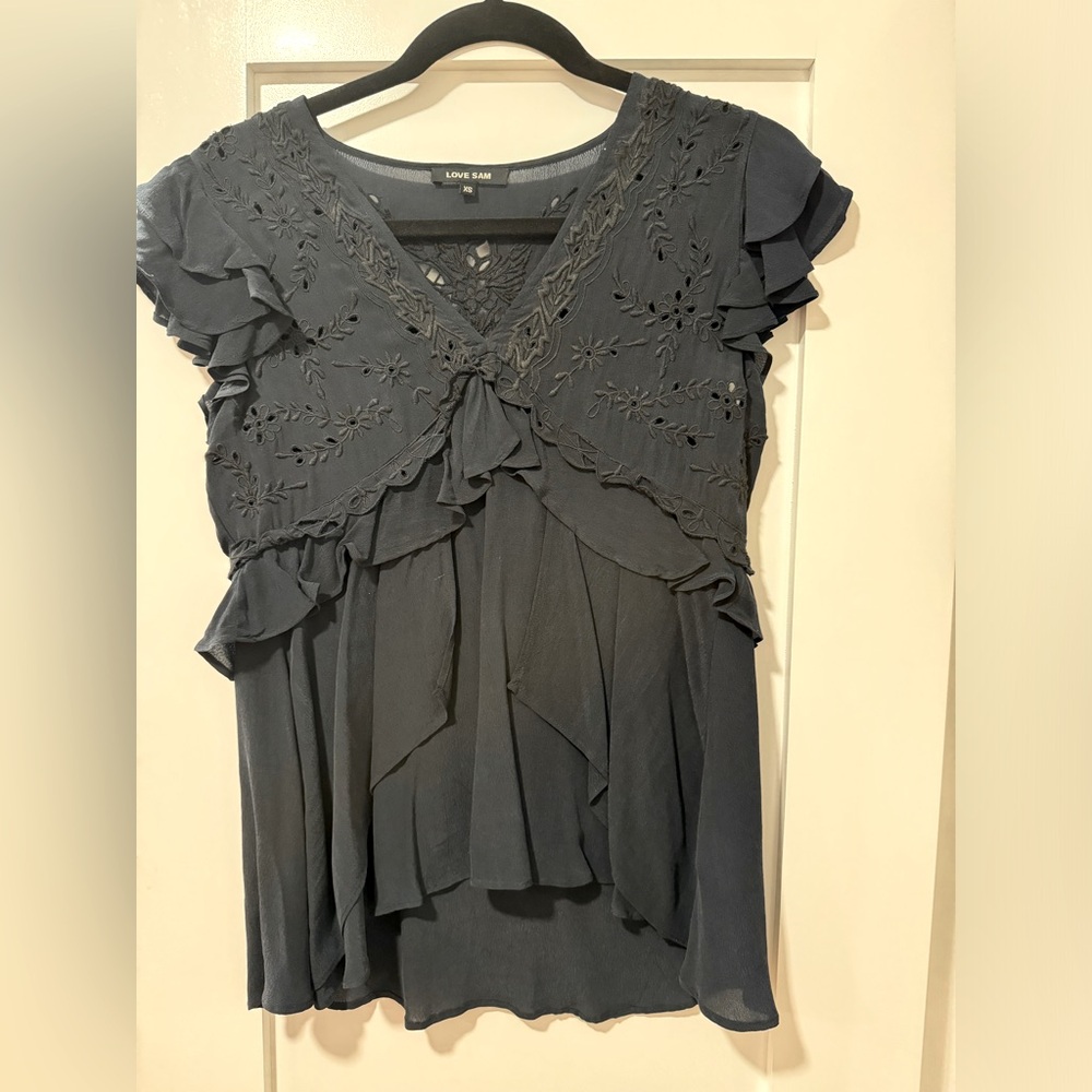 LOVE SAM Women’s XS flutter top